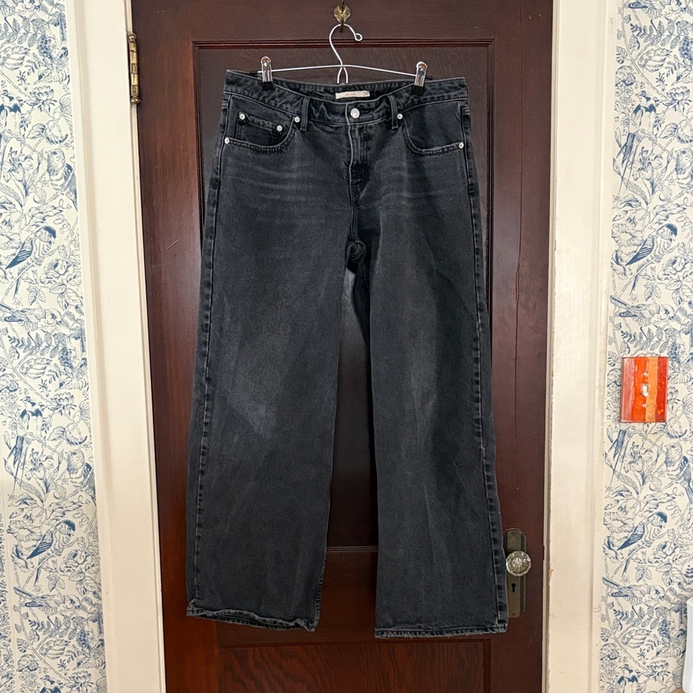 Women’s low loose Levi’s 32x32